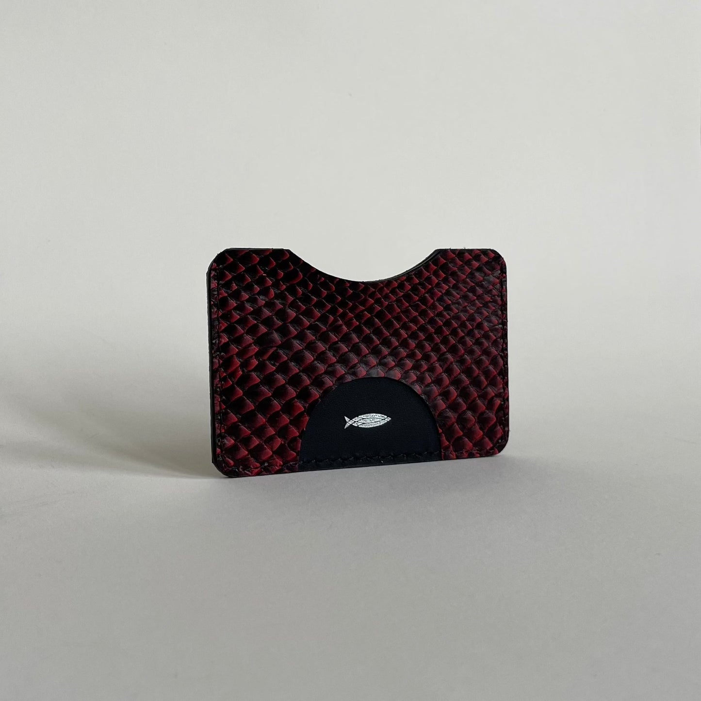 Fish leather cardholder, flame